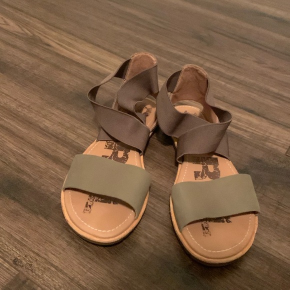 Sorel sandals - Picture 1 of 4